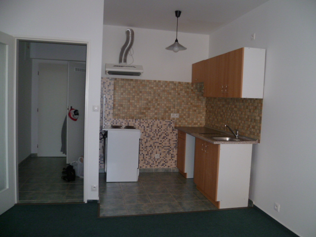 Dlouhodobý pronájem 2+kk 48m2, v Praze 9 Letňanech, Zlonická ul, volný od 13.3.2026